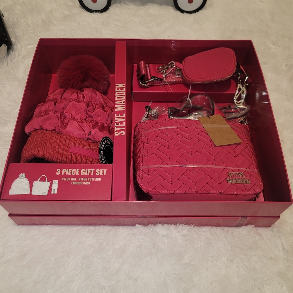 Steve Madden 3 piece Gift Set